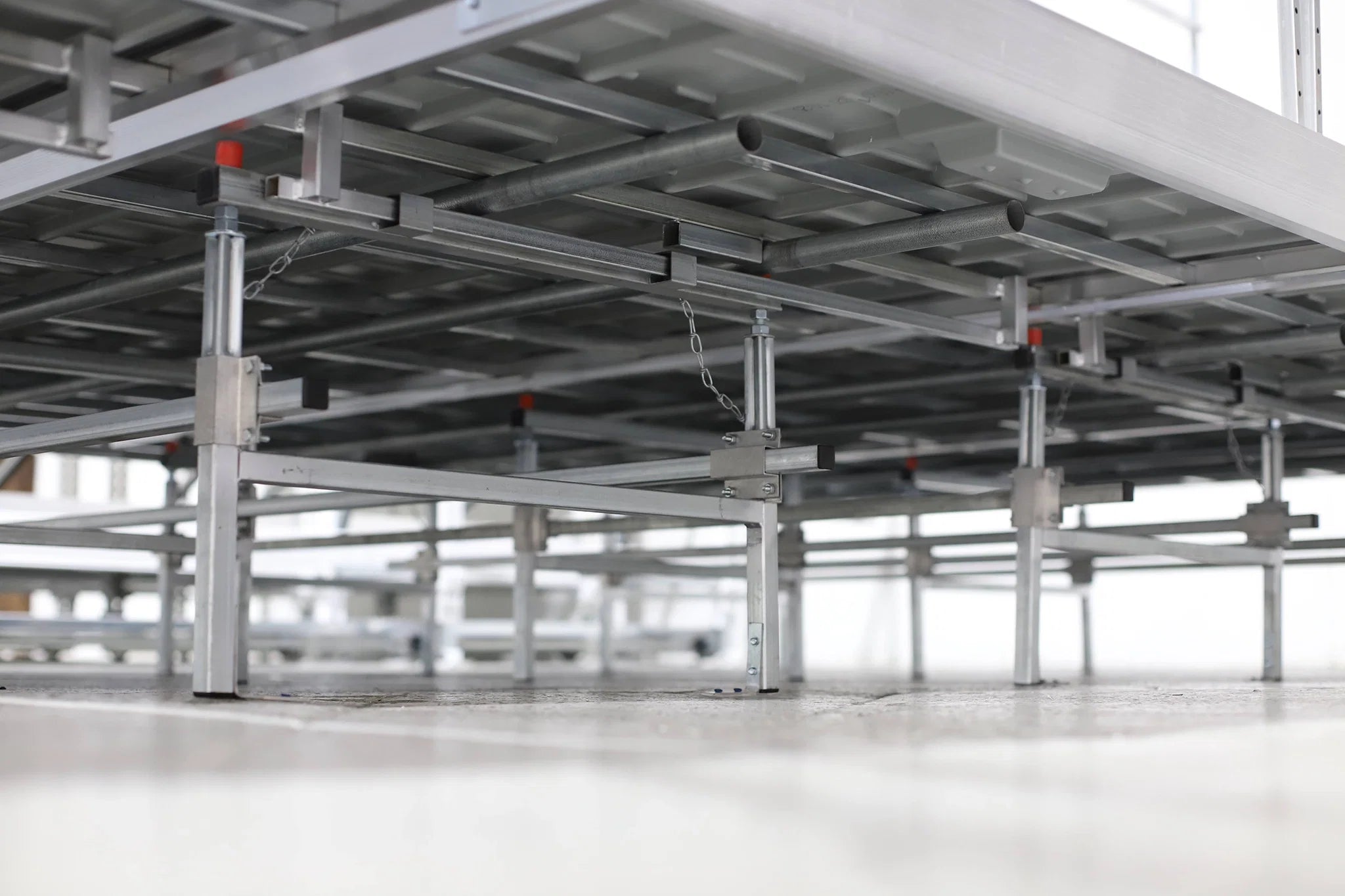 CM Horticulture SR - Standard Roll Bench: 5 Foot Width x 91 Foot Length x 12 Inch Height, Plastic Trays
