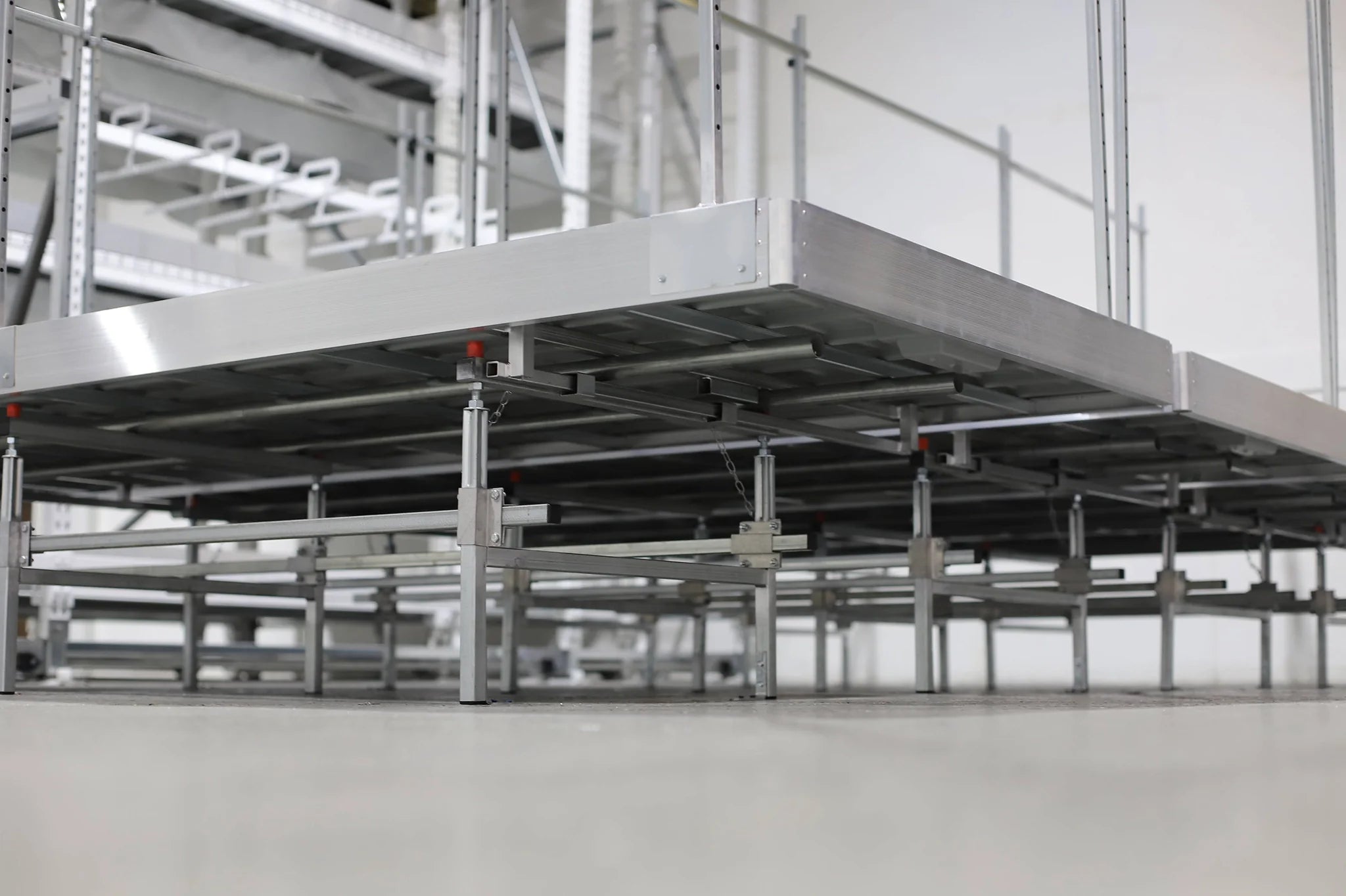 CM Horticulture ST - Stationary Bench: 6 Foot Width x 104 Foot Length x 20 Inch Height, Plastic Trays