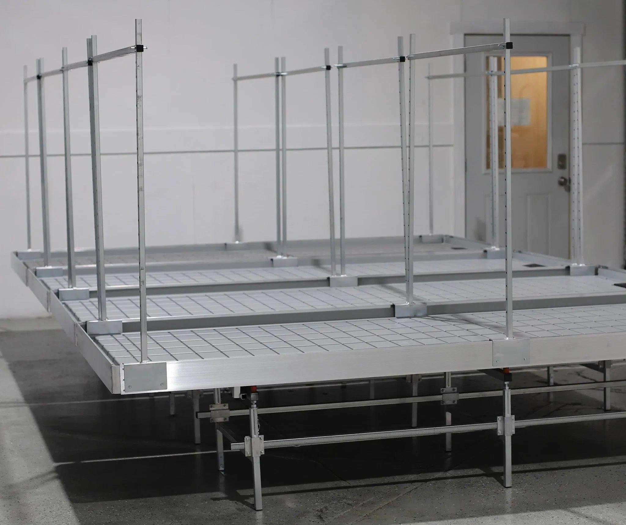 CM Horticulture ST - Stationary Bench: 6 Foot Width x 113 Foot Length x 12 Inch Height, Plastic Trays